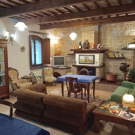 Casale Giuncheto * Pilonico Paterno